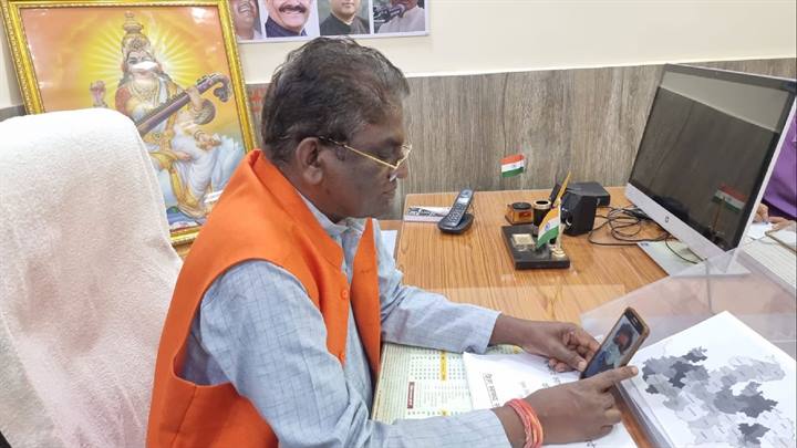 स्वास्थ्य मंत्री डॉ. चौधरी ने अस्पताल में भर्ती मरीजों से किया वर्चुअली संवाद